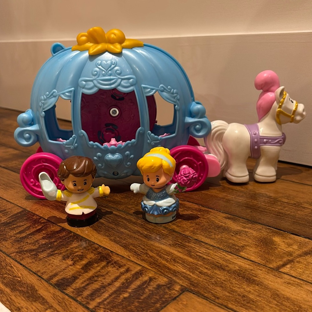 Fisher-Price Little People Disney Princess Cinderella’s Dancing Carriage Playset